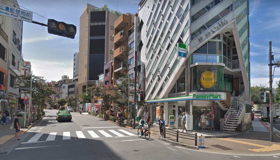 松濤郵便局近くのファミリーマート